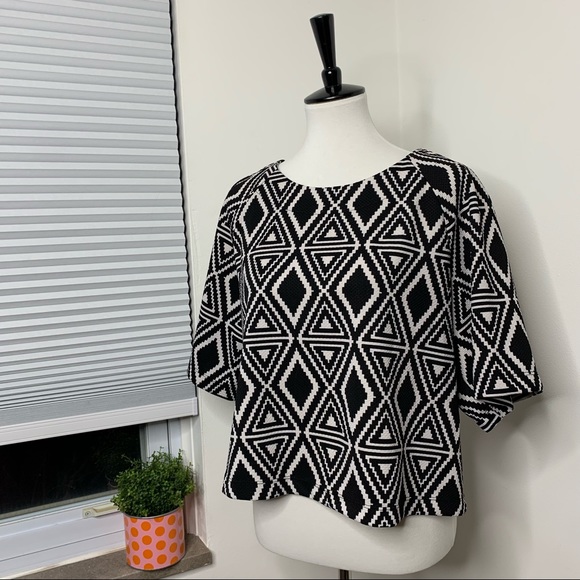 Bobeau | Black & White Cropped Short Sleeve Top Blouse